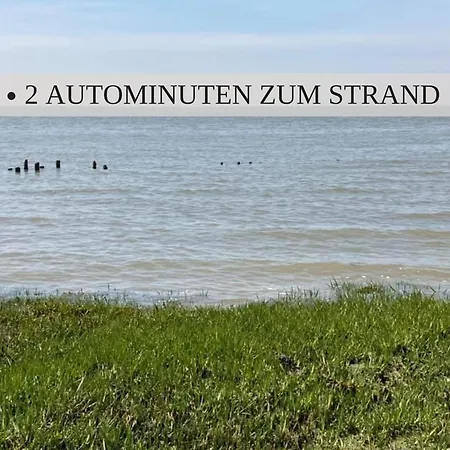 Haus Krabbe: Cyclist-Friendly Accommodation on Elbe-Weser Bike Path Wremen Exterior photo