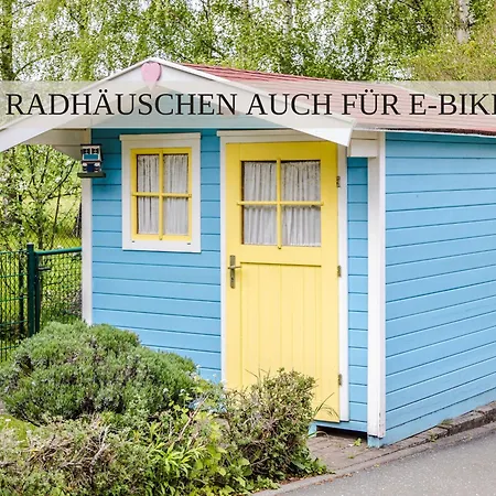 Haus Krabbe: Cyclist-Friendly Accommodation on Elbe-Weser Bike Path Wremen Exterior photo