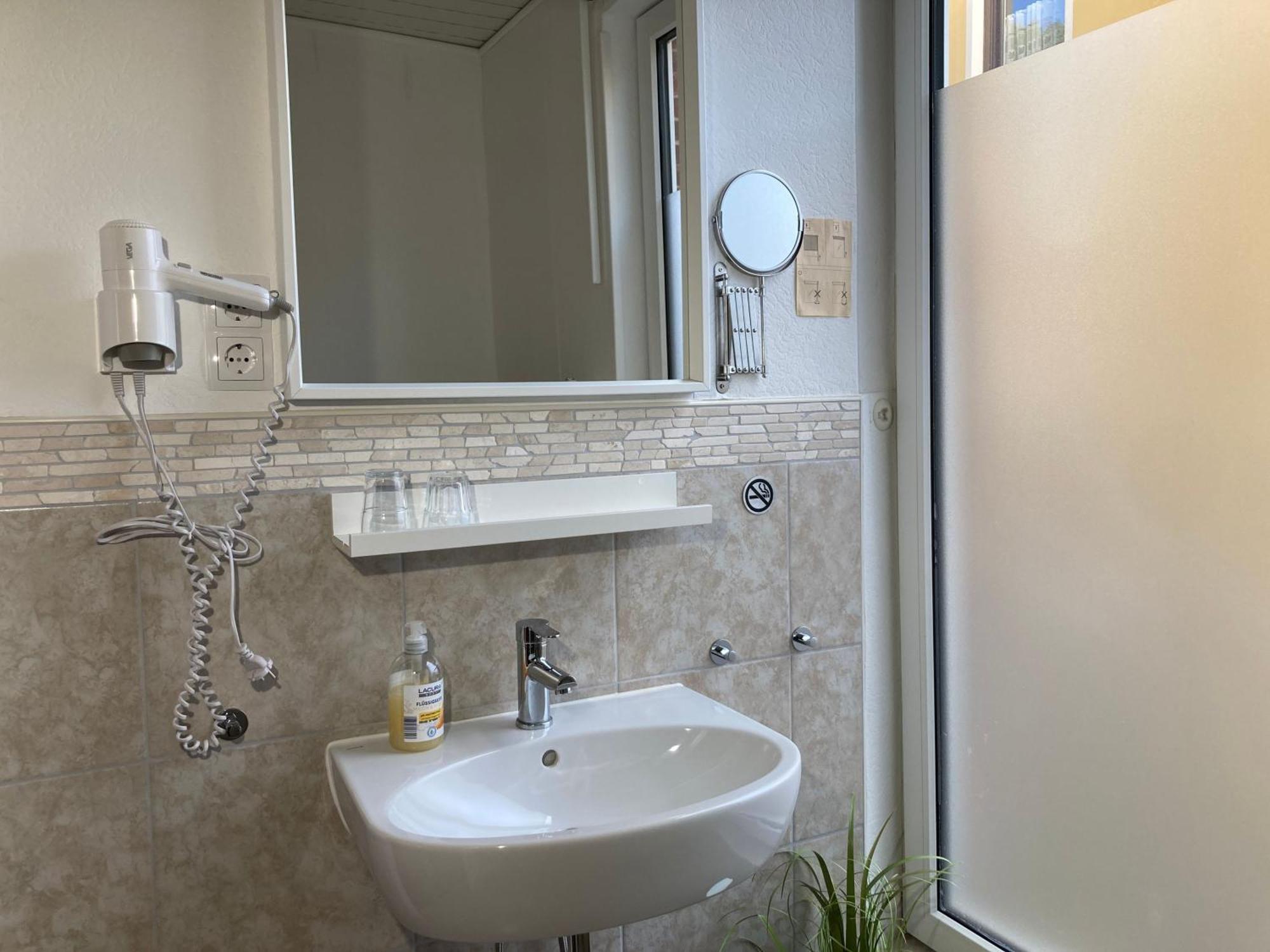 Haus Krabbe: Cyclist-friendly On Elbe-weser Bike Path Homestay